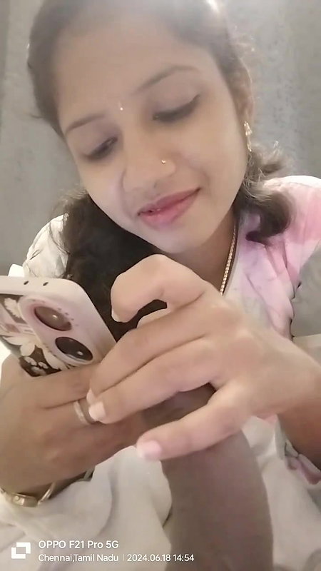 Cheater bhabhi giving Handjob to lover,while talking on phone with another male,clear audio