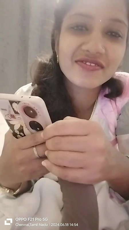 Cheater bhabhi giving Handjob to lover,while talking on phone with another male,clear audio