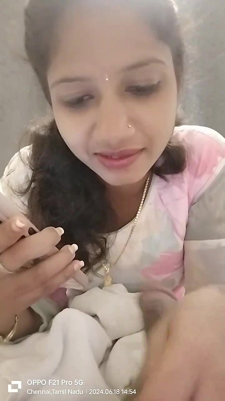 Cheater bhabhi giving Handjob to lover,while talking on phone with another male,clear audio