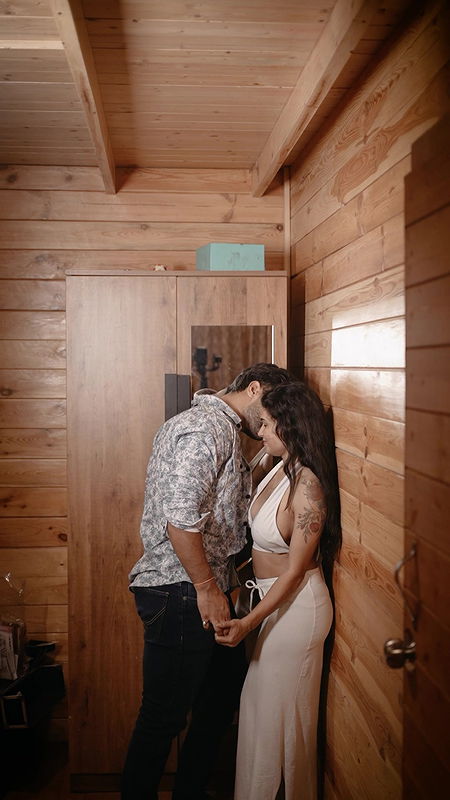 Resmi Nair Wooden heat  App Content