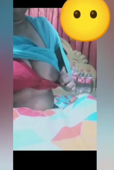 Very Beautiful Girl Showing Boobs To Boyfrien