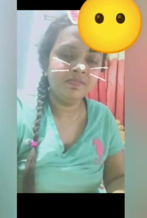 Very Beautiful Girl Showing Boobs To Boyfrien
