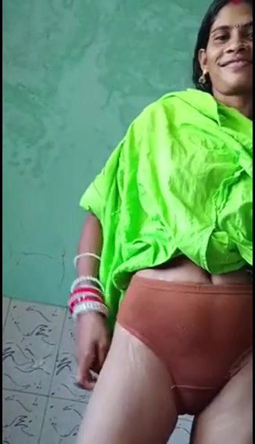 DESI INDIAN HORNY WIFE GOING NUDE SELFSHOT VIDEO