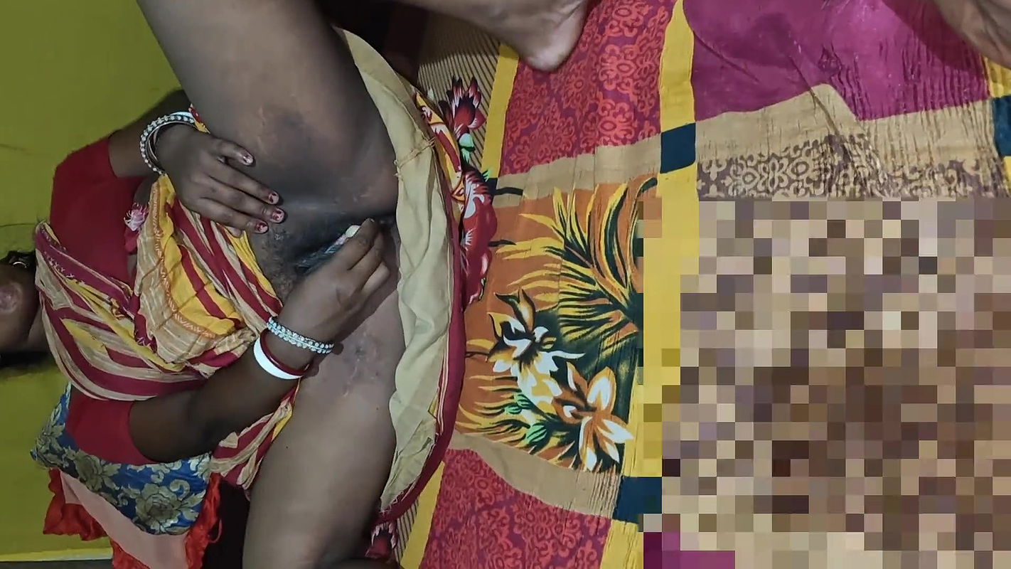 Bhabhi love licking banana