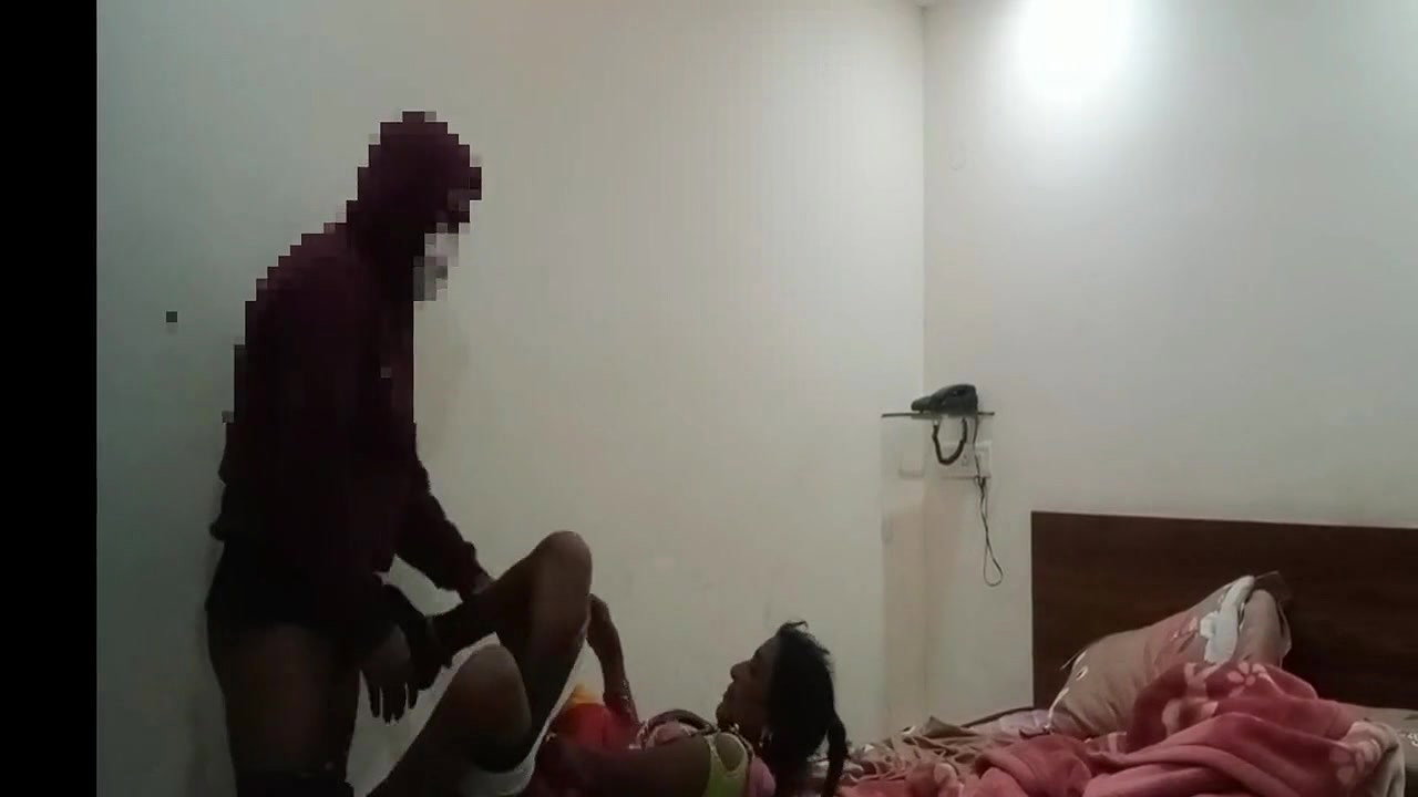 Desi Randi Handjob and Fucked