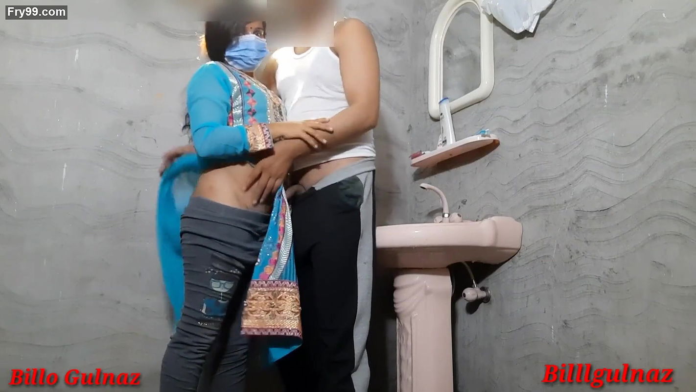 Desi Beautiful girlfriend Fucking In Washroom