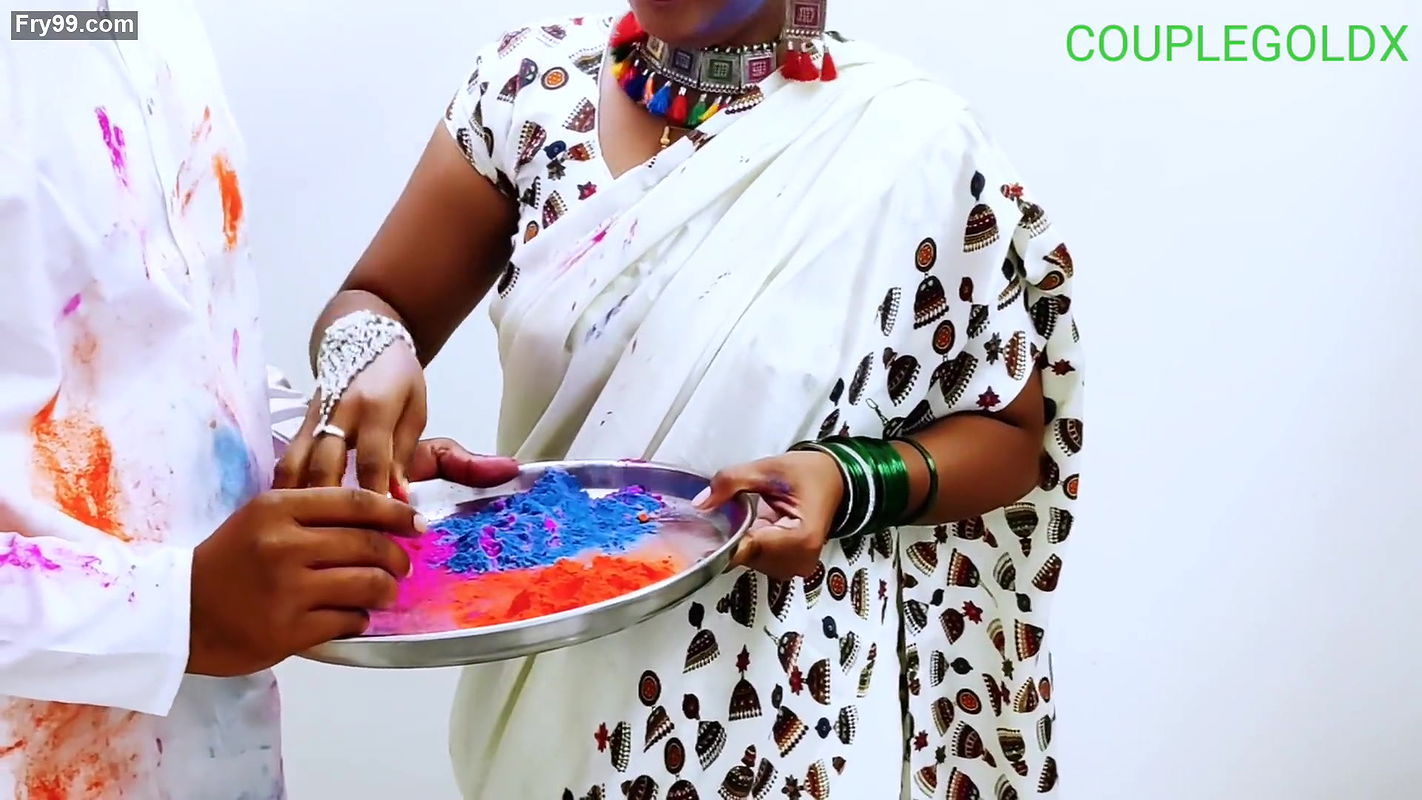 Happy Holi bhabhi ji ghar par koi nahi hai jab tak hamari chudai ho jaye