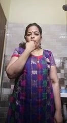 Desi sexy aunty open her dress