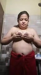 Desi sexy aunty open her dress