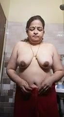 Desi sexy aunty open her dress