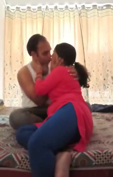 Desi Horny wife shared with frnd hus near and enjoing her fuck