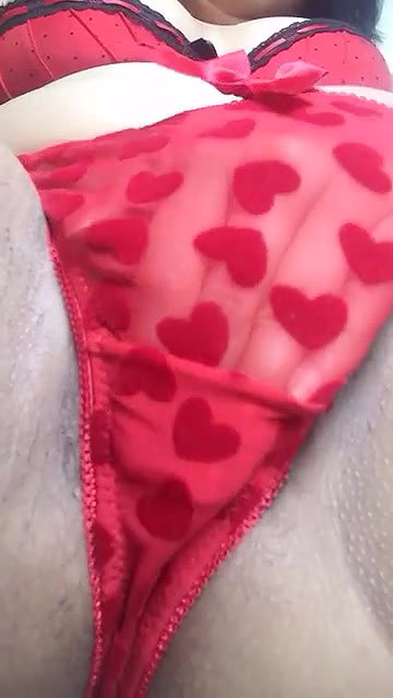 indian milf rubbing pussy