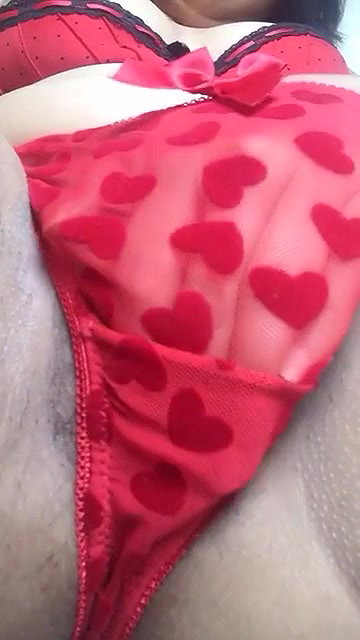 indian milf rubbing pussy