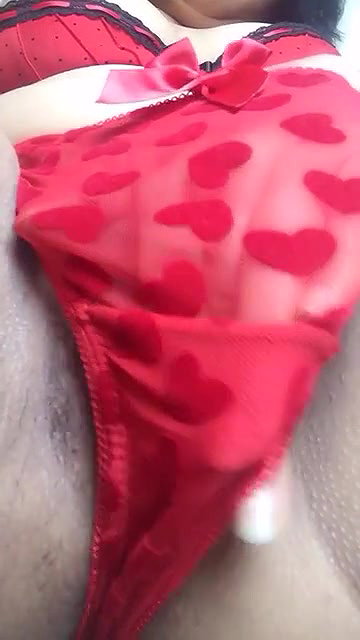 indian milf rubbing pussy
