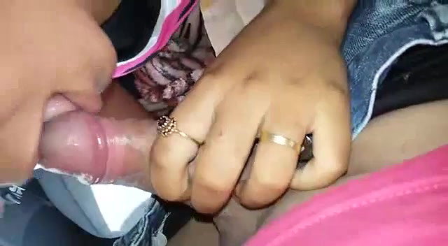 noida girl sakshi sucking bf cock