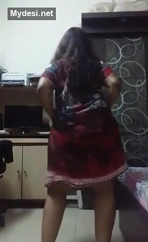 Desi sexy bhabi show her big ass