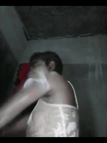 angladeshi hottie in shower