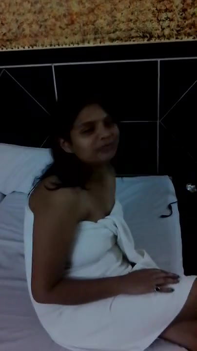 esi bhabhi in hotel room