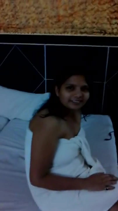esi bhabhi in hotel room