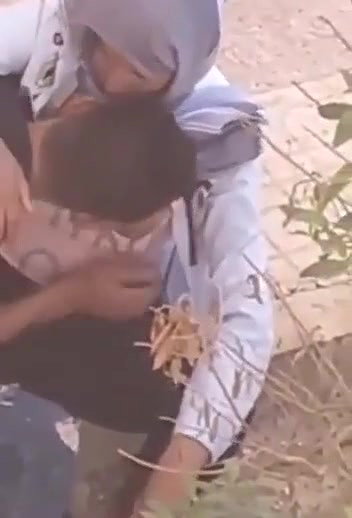 dESI loVR bOOBSUCKING OUTDOOR