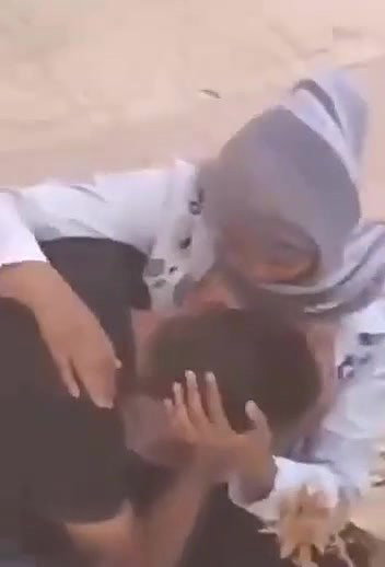 dESI loVR bOOBSUCKING OUTDOOR