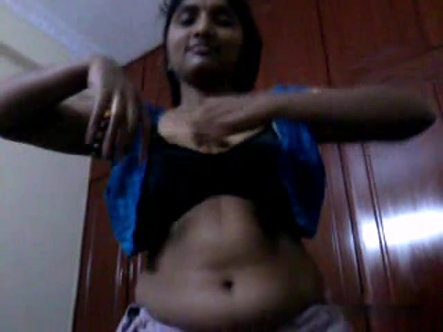 andhra aunty blowjob and sari stripping for sex
