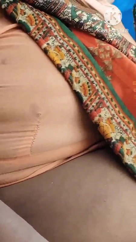 Desi Mature Shy Bhabhi Showing Boobs Pussy in Outdoor