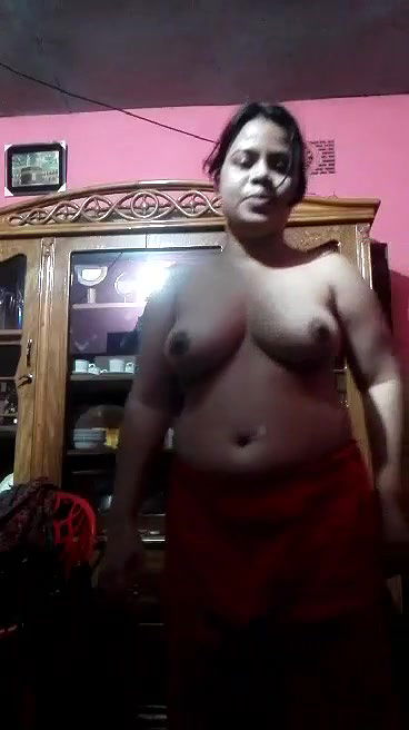 Married Bhabi Showing Ass