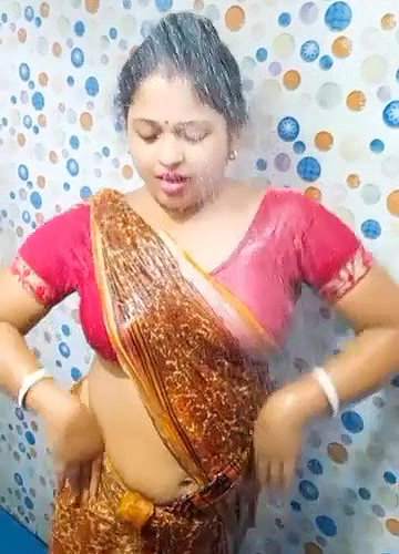 Desi Mature horny aunty wet