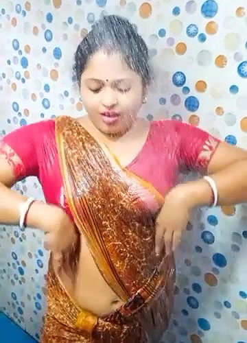 Desi Mature horny aunty wet