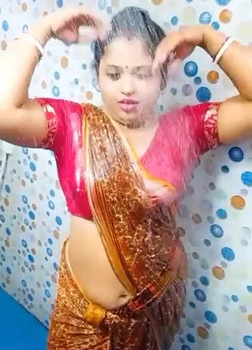 Desi Mature horny aunty wet