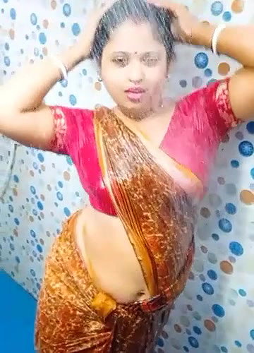 Desi Mature horny aunty wet