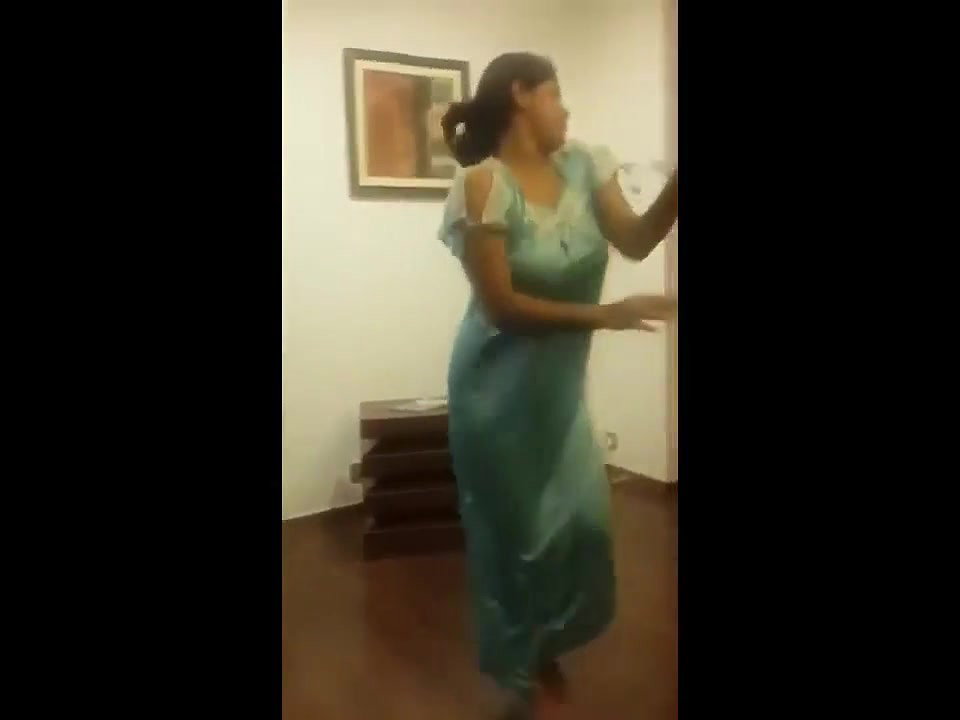 bhabhi in nighty shaking ass