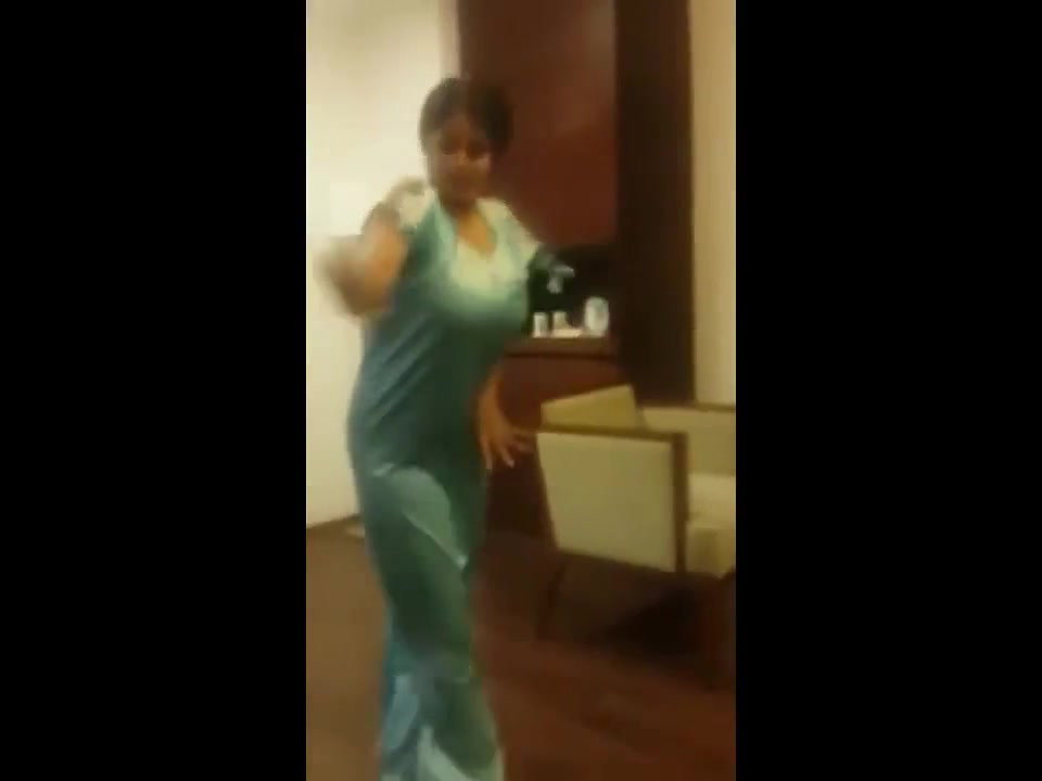 bhabhi in nighty shaking ass