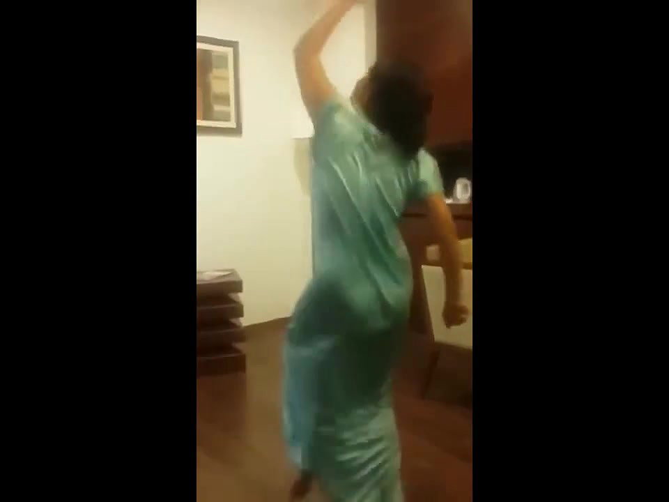 bhabhi in nighty shaking ass