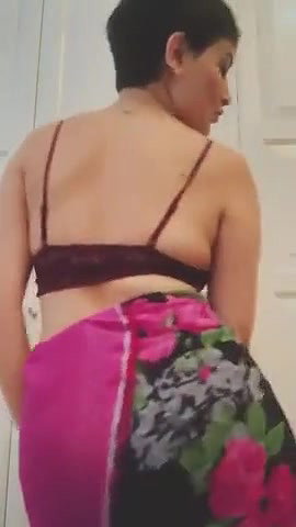 desi Modrn aunt nippls out