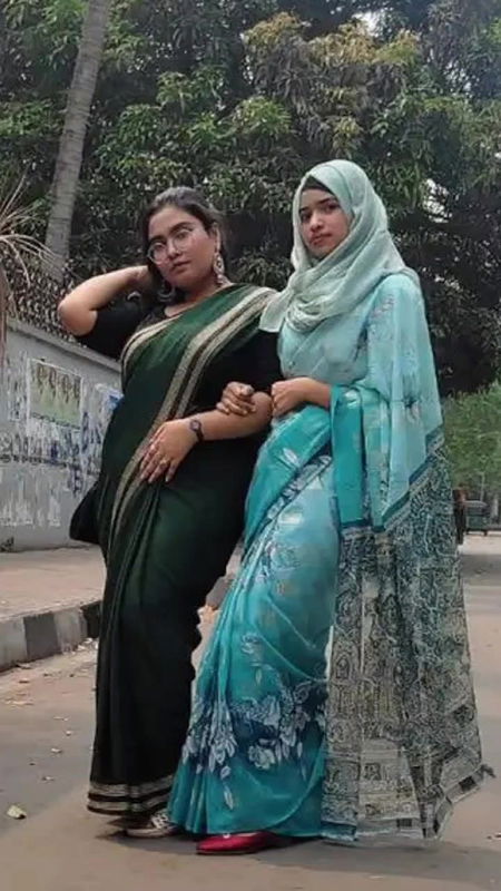 Sexy Gf Showing Lover