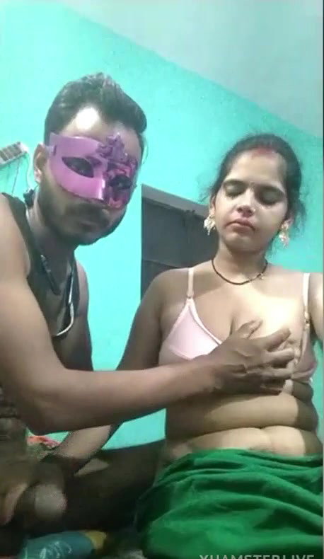 Sexy and Cute Desi Wife NewCouple79 Full Nude Live Romance with Hubby
