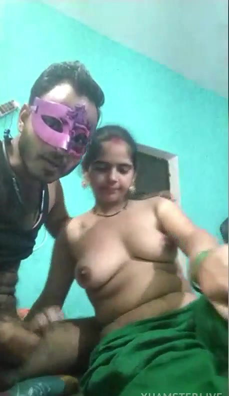 Sexy and Cute Desi Wife NewCouple79 Full Nude Live Romance with Hubby