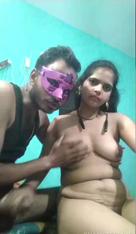 Sexy and Cute Desi Wife NewCouple79 Full Nude Live Romance with Hubby