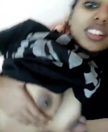 Lankan College grl boobs