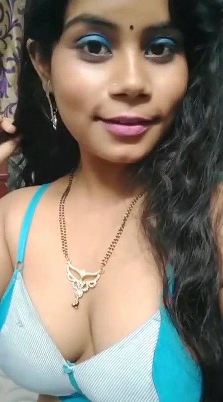 Naughty Desi Cuite Cheting Bhabhi showing to