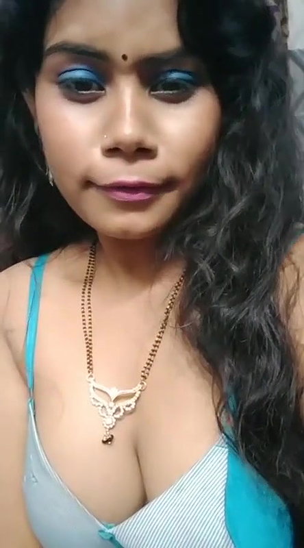 Naughty Desi Cuite Cheting Bhabhi showing to