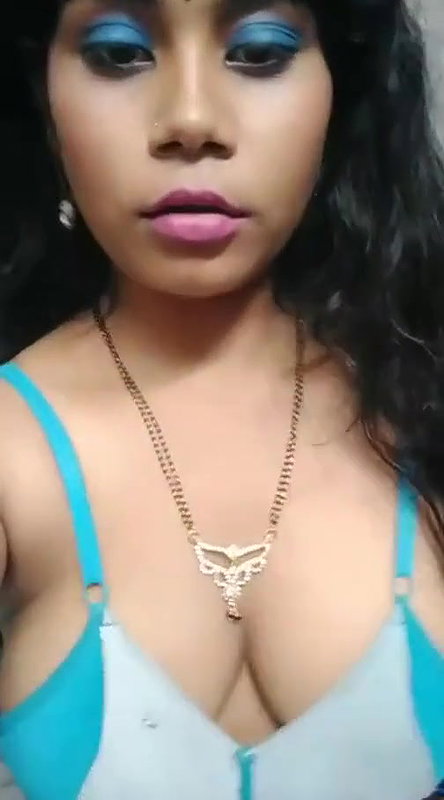 Naughty Desi Cuite Cheting Bhabhi showing to