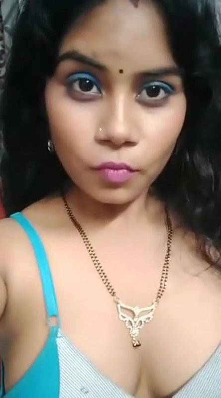Naughty Desi Cuite Cheting Bhabhi showing to