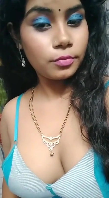 Naughty Desi Cuite Cheting Bhabhi showing to