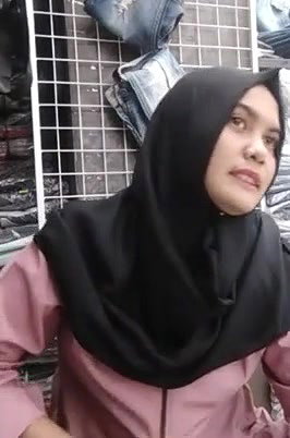 Paki Salesgrl with Ownr