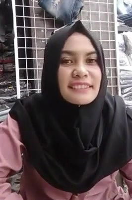 Paki Salesgrl with Ownr