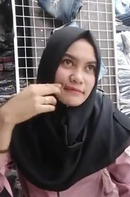 Paki Salesgrl with Ownr