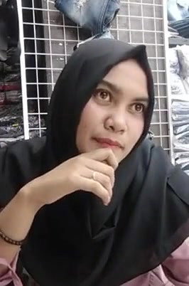 Paki Salesgrl with Ownr